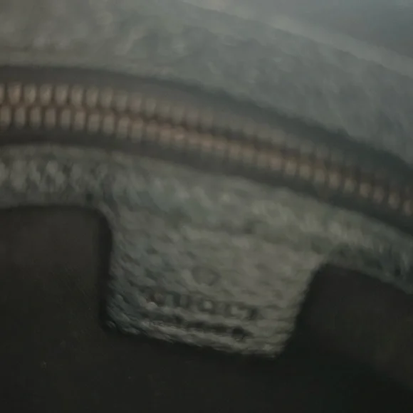 Gucci Black and Gold Shoulder Bag - Picture 5 of 6